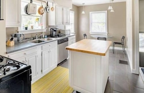 Milford Apartment | Cozy Attic Retreat - Steps from Milford Hiking Trails!