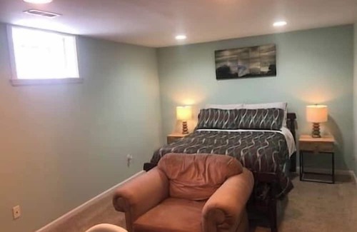 Milford House | Cozy 3 Room Hudson with Kitchen: Perfect for Your Getaway