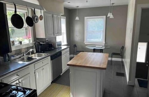 Milford House | Cozy Stay at Casa Familiar Hudson with Kitchen Amenities