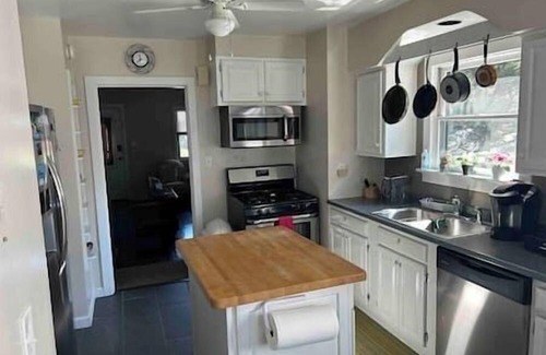 Milford House | Cozy Stay at Casa Familiar Hudson with Kitchen Amenities