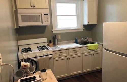 Walnut Hills Apartment | Elegant and Comfortable Suite with Kitchen Amenities in Cincy