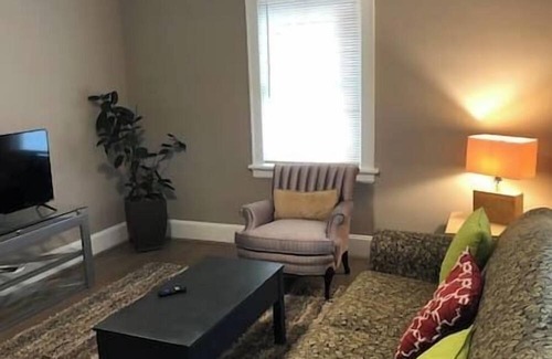 Walnut Hills Apartment | Elegant and Comfortable Suite with Kitchen Amenities in Cincy