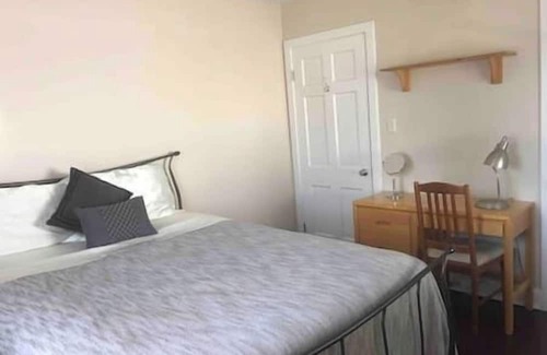 Milford House | Convenient Room Near Downtown with Kitchen Access