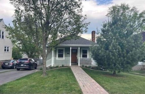 Madeira House | Elegant Private Retreats with Kitchen Amenities Await You