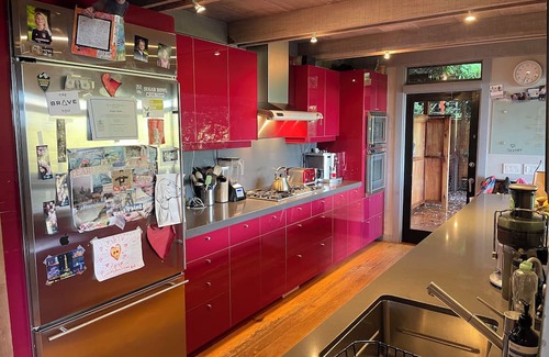 Mill Valley House | Serene Retreat with Trails, SF Views & Family-Friendly Amenities