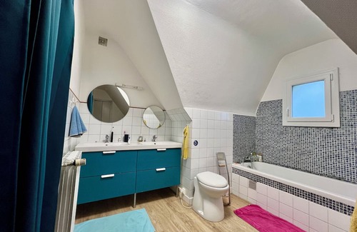 Daoulas House | Cozy Family Retreat Steps from the Center with Garden