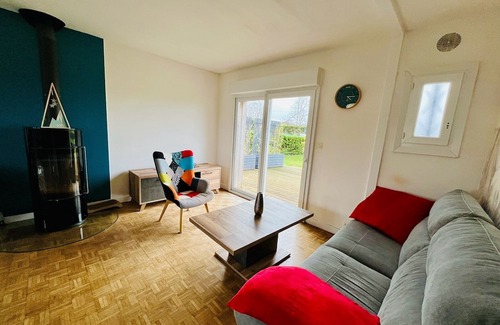 Daoulas House | Cozy Family Retreat Steps from the Center with Garden