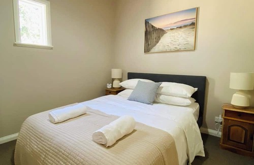 Golden Square Cottage | Explore Kennedy's Kottage: Pet-Friendly Near Bendigo Stadium