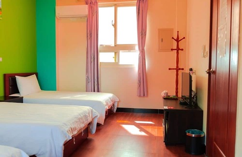 Jinning Bed & Breakfast | Family-Friendly Retreat at SHENSHIMINSHU with Kitchen Access
