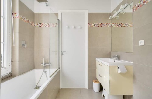 Montmartre House | Explore the Comfort of Vrbo Property with Family-Friendly Amenities