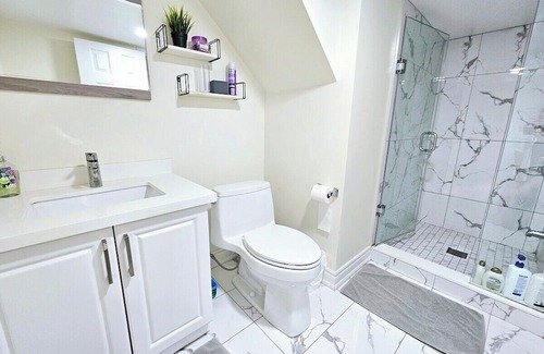 Trinity - Bellwoods Apartment | Ideal Downtown Toronto 2-Bedroom Near Trinity Bellwoods
