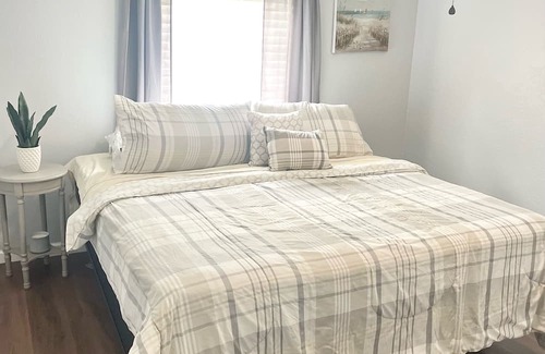 Norman Park House | Relax at East Gate Getaway with Spa & Family Amenities