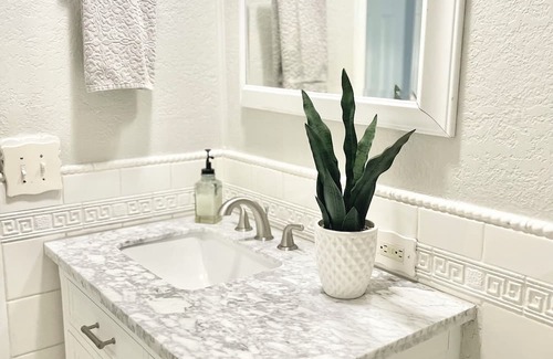 Norman Park House | Relax at East Gate Getaway with Spa & Family Amenities