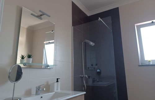 Grandola Apartment | Modern Apartment 'A L Encanto' with Private Terrace & Wi-Fi