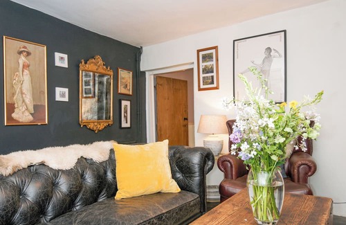 Chagford Cottage | Cozy Bluebell Cottage: Pet-Friendly Getaway with Open Fire