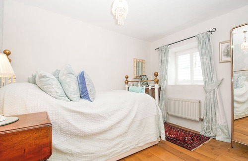 Chagford Cottage | Cozy Bluebell Cottage: Pet-Friendly Getaway with Open Fire