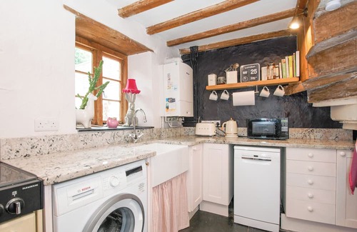 Chagford Cottage | Cozy Bluebell Cottage: Pet-Friendly Getaway with Open Fire