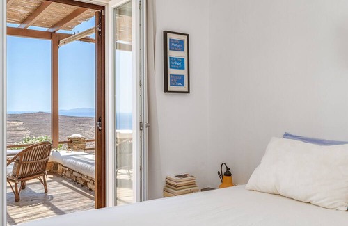Agios Ioannis House | Cozy Aegean's Top View with Garden and Wi-Fi Access