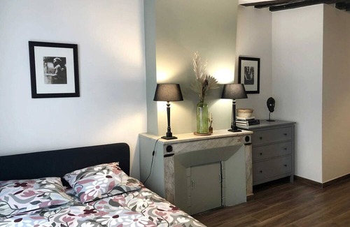Saint-Germain-en-Laye Apartment | Homerez - Studio in Saint-Germain-en-Laye