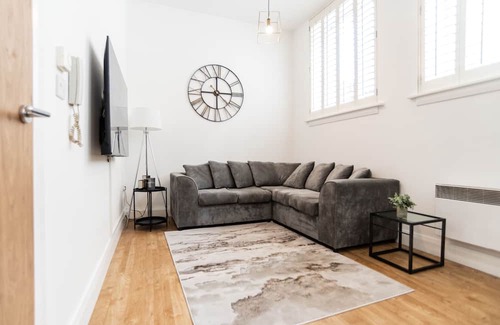St George's Quarter Apartment | Ideal Westminster Chambers Delux for Family Getaways