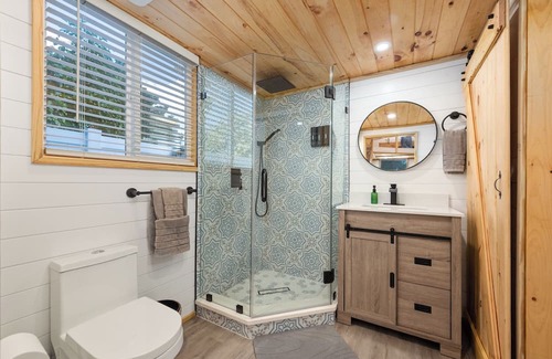 Azalea Park House | Discover The Moose Cabin: Spa and Family-Friendly Retreat