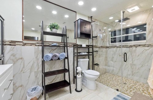 Diplomat House | Family-Friendly Hotel with Pool and Volleyball Court