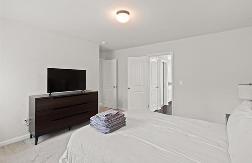 South Salisbury House | Pet-Friendly 4 Bedroom Oasis in Salisbury Awaits You!