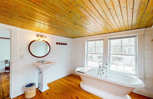 South Bristol House | Cozy Cabin with Family-Friendly Pool and Spa Amenities