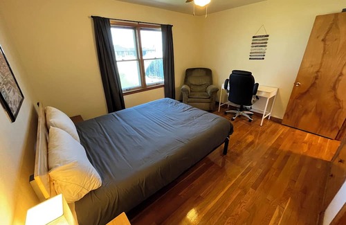 Champaign House | Cozy 2-Bedroom Retreat with Garage Near U of I