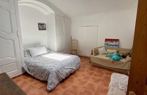 Jouques House | Elegant Maison de Campagne with Pool & Family-Friendly Perks