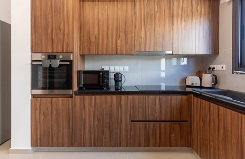 Kato Polemidia Apartment | Family-Friendly Kyvelis I - Cozy Three Bedroom Retreat
