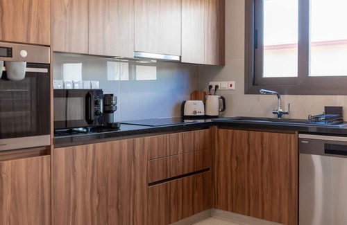 Kato Polemidia Apartment | Family-Friendly Kyvelis I - Cozy Three Bedroom Retreat