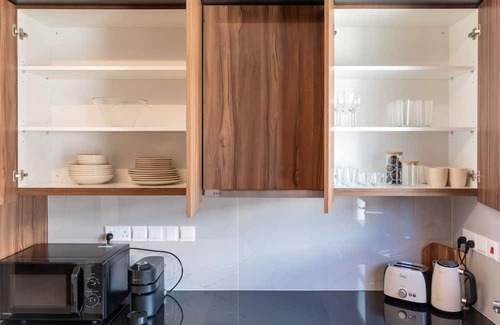 Kato Polemidia Apartment | Family-Friendly Kyvelis I - Cozy Three Bedroom Retreat