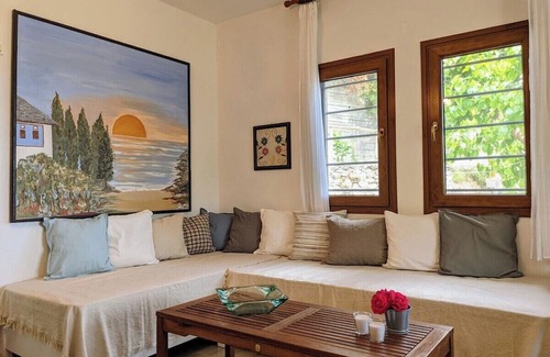 Zagora-Mouresi House | Discover Daria's Home - SeaBlue Veranda with Breakfast & Kitchen