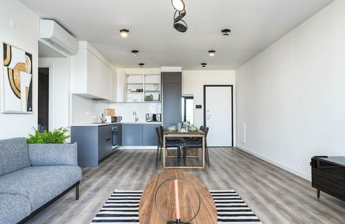 Vasa Koilaniou Apartment | Relaxing Sunset Gardens II: Family-Friendly Getaway