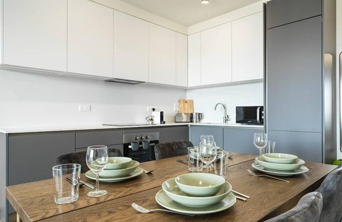 Vasa Koilaniou Apartment | Relaxing Sunset Gardens II: Family-Friendly Getaway