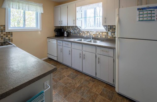 Bluewater Cottage | Lake View Retreat at Jake's Place: Perfect for Families!