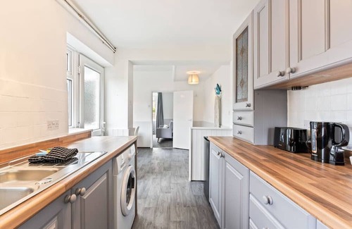Loftus House | Welcoming House - Family-Friendly Stay with Free Parking & WiFi