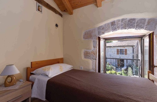Flengi Apartment | Convenient Holiday Apartment with WiFi and Family-Friendly Amenities