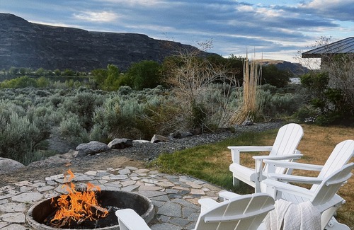 Quincy House | Idyllic Waterfront Retreat Near The Gorge Amphitheater