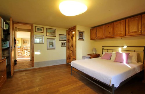 Fosdinovo Villa | Inviting Villa with WiFi, Terrace & Panoramic Views