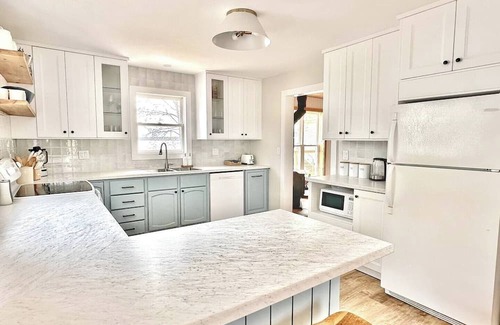Sheffield House | Discover Your Ideal Summer Oasis for Family Fun