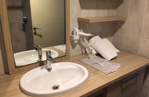 Buyukcekmece Apartment | Family-Friendly Stay at Kosk Konaklama with Kitchen Access