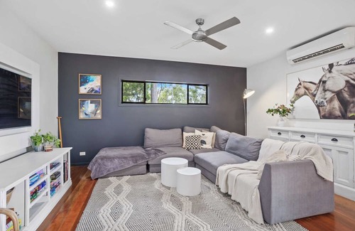 Mudgeeraba House | Discover Summerhill House: Family Retreat with Sunset Views