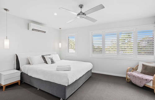 Mudgeeraba House | Discover Summerhill House: Family Retreat with Sunset Views