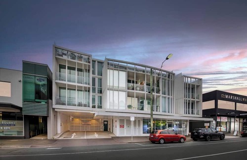 Brighton Apartment | Bright Nest in Brighton: Pet-Friendly with Spa & Hot Tub