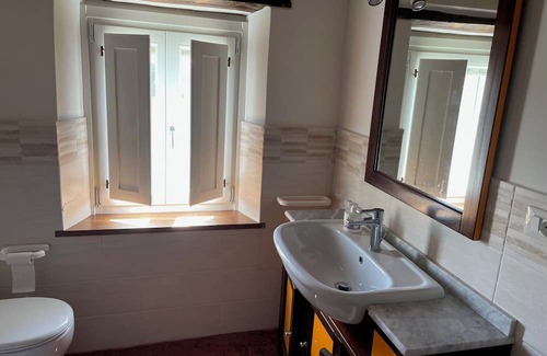 Querceta Apartment | Tranquil Casa nel Verde: 4 km from the Beach & Olive Groves
