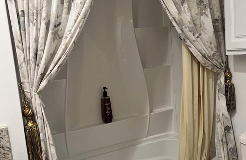 Youngsville House | Cozy Private Room at Sugar Mill Pond with Spa & Hot Tub