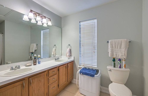 Carrollwood House | Pet-Friendly Tampa Retreat - Close to Busch Gardens!