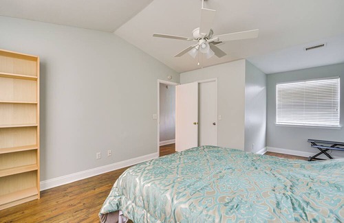 Carrollwood House | Pet-Friendly Tampa Retreat - Close to Busch Gardens!